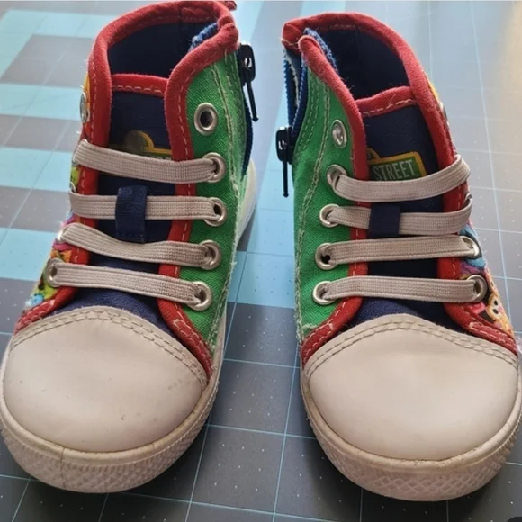 Sesame Street Hightop Toddler Shoes Sz 6 Nostagic - Picture 9 of 9